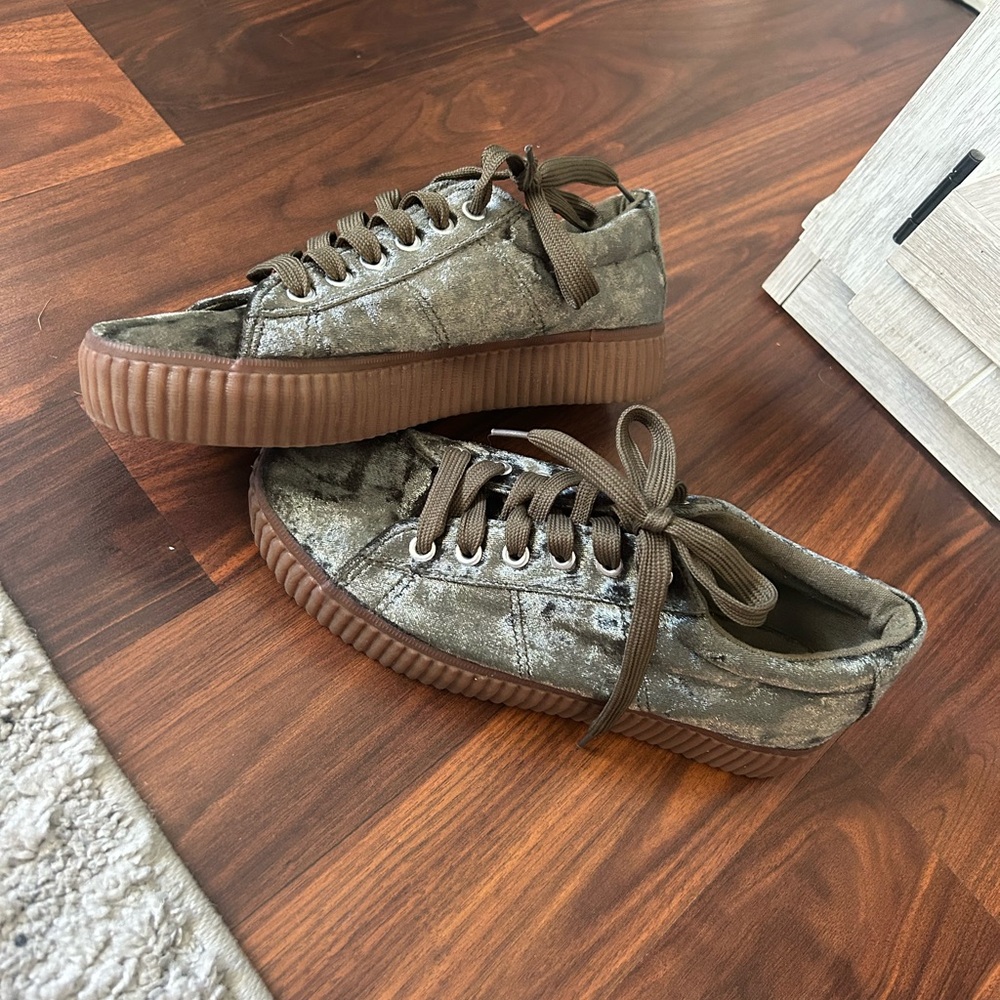 Akira shoes